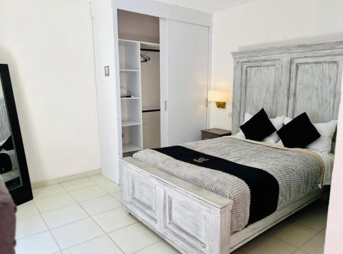 12 VENATOR House Boutique