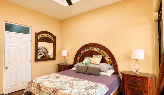 2-bedroom house in tranquil Centro Mazatlán with AC