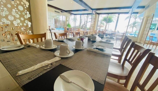 2-bedroom resort in fabulous Playa del Carmen with fitness room, AC