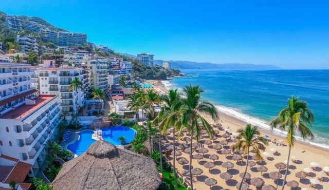 2Bdr Condo in Puerto Vallarta Zona Romantica, 1 block from Beach, SPECIAL DEAL!