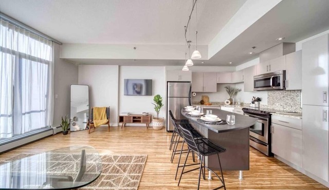 2BR Condo in Beltline near Restaurants & Shops including Parking in Calgary