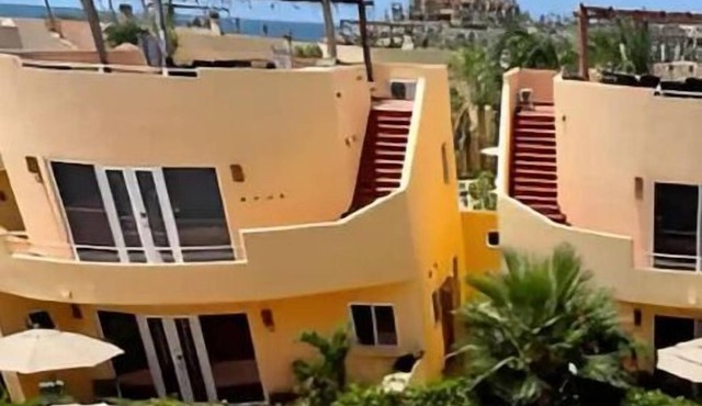 2C-Stunning Top Floor, 2BR, 1.5B Breathtaking view