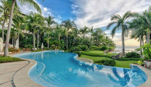 3BR beach condo - pool, shore access & bay views