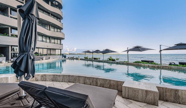3BR Beach Front PH w Private Pool | Hot Tub | Gym