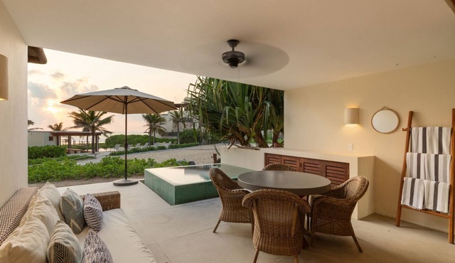 3BR Family Beach Villa I Oceanfront View in Zihuatanejo