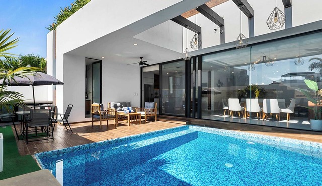 3BR Family Villa: Rooftop Pool + Beach Club