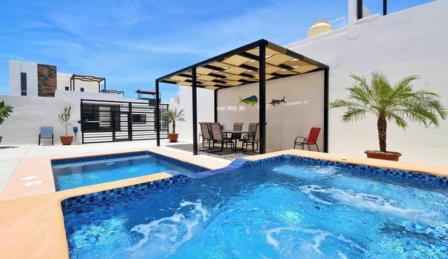 3BR House with Pool, huge space