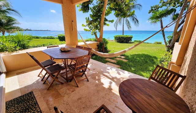 4 bdr Beachfront Villa with Beach, Pool and Ocean direct access.