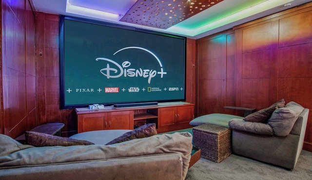 4-bedroom Villa with Private Pool and Movie Theater