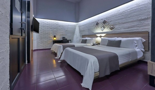 4 Queen Bed Rooms in a Historic Mexico City Building Near Museums