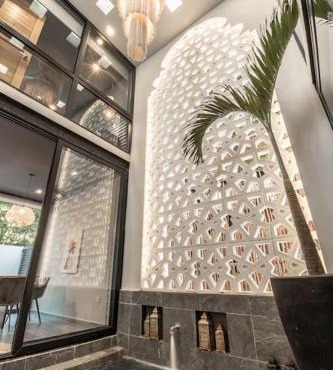 4BR Villa with Pool, Rooftop Bar and Lounge