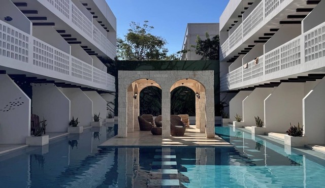 A Modern and cozy apartment in Ameli Tulum, surrounded by nature in Region 15. Enjoy the pool, peaceful common areas, and a stylish space designed for relaxation. Perfect for couples or travelers seeking comfort and a chic Tulum experience.