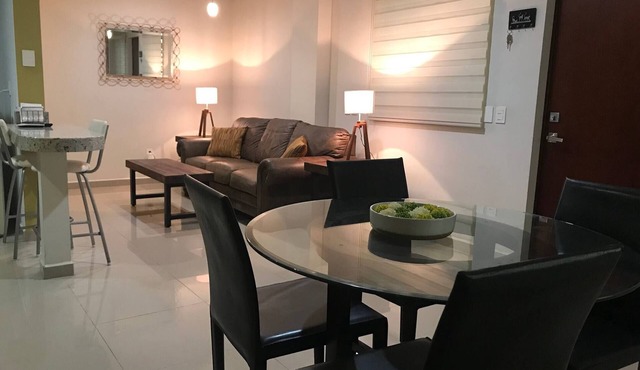 Alcantara apt, Ground floor, great for digital, 2 blocks walk to beach