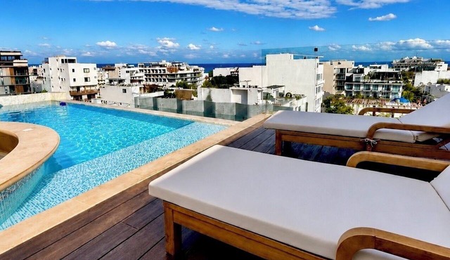 Amazing Location Walk to Coco Beach & 5th Ave Rooftop Pool