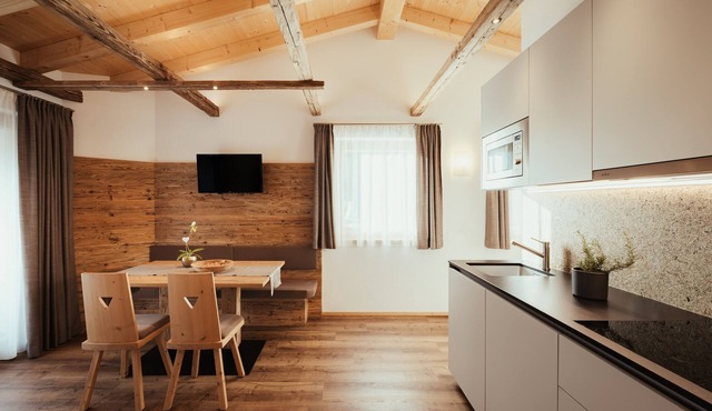 Apartment "Chalet La Flüta Viola" with Mountain View, Private Terrace, and Wi-Fi in La Val