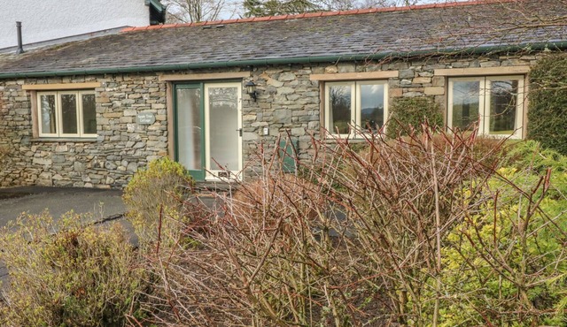 APPLE TREE COTTAGE, with a garden in Troutbeck Bridge in Windermere
