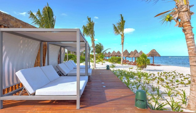 Beach Club Access, Rooftop Infinity Pool & Jacuzzi