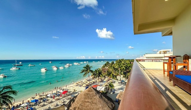 Beachfront 1BR Suite with Ocean View & Balcony
