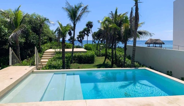 Beachfront Condo, 9 Pools & Private Beach Club