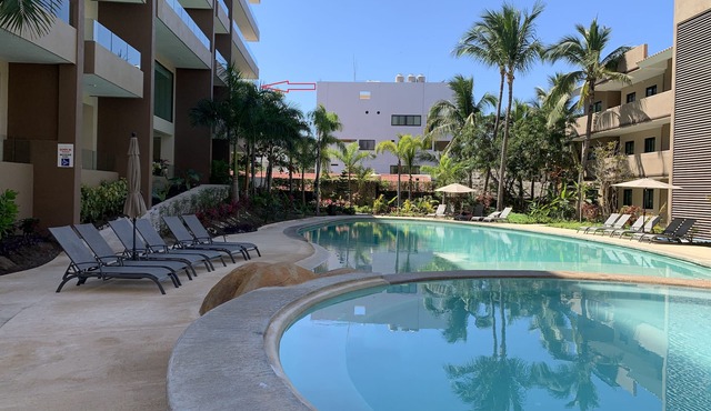 Beachfront Condo 3 Bedrooms 3 Bathrooms with Heated Pool and steps to Town