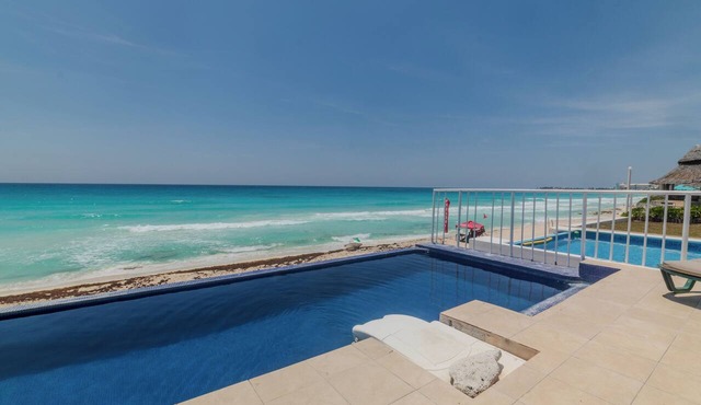 Beachfront house with private pool and beach access