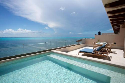 Beachfront Luxe Penthouse Studio in Isla Mujeres