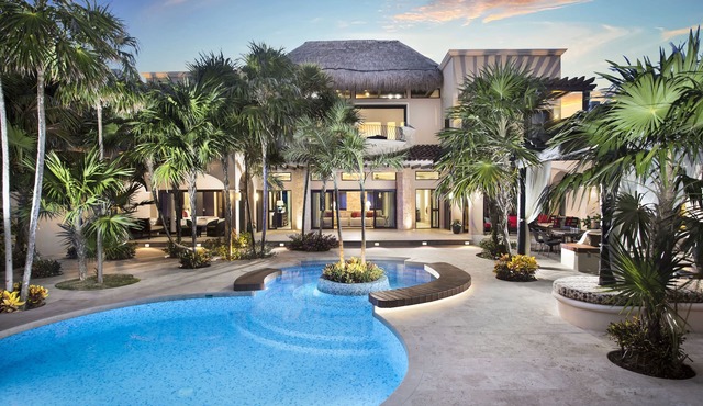 Beachfront Luxury Villa w/Private Bartender, Chef and full Staff