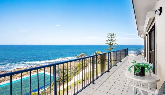 Beachfront Penthouse at The Entrance - Beach Pool right infront in The Entrance