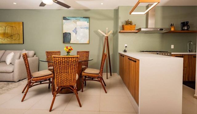 BEACHFRONT w/Huge pool & private terrace l BBQ I Fast WiFi 2Br