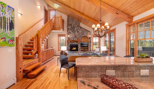 Bear Pause | Pet Friendly | Private Hot Tub | Mountain Cabin in Fraser