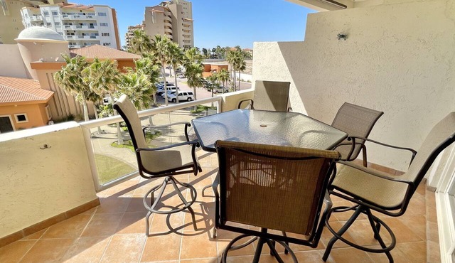 Beautiful 1½ Bedroom Condo on the Sea of Cortez at Las Palmas Resort D-302 in Puerto Peñasco