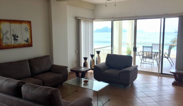 Beautiful condo with spectacular view and on one of the best location in Manzanillo