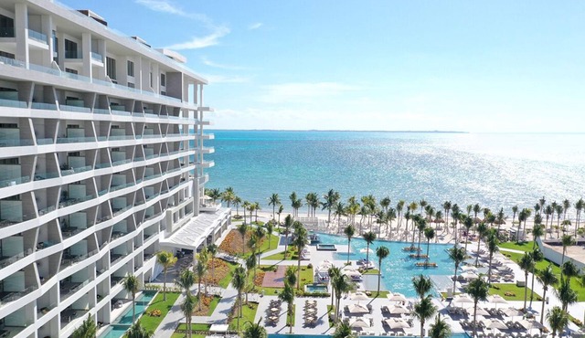 Beautiful One Bedroom suite in luxurious Cancun Resort.