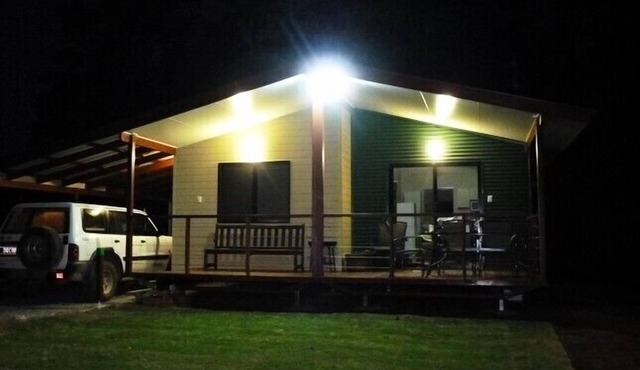 Bellthorpe Stays- Bowerbird Cabin: nature-based accommodation. Pooches permitted in Bellthorpe