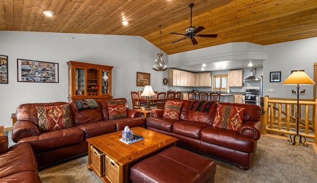 Bluebird Days! Duplex with Private Deck & Views, 2 Car Garage! in Steamboat Springs