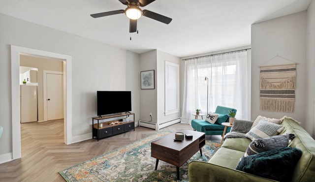 Boho abode Uptown Maumee by River-GREEN Side! in Maumee