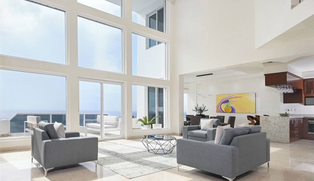 Breathtaking Oceanfront Luxury Penthouse!