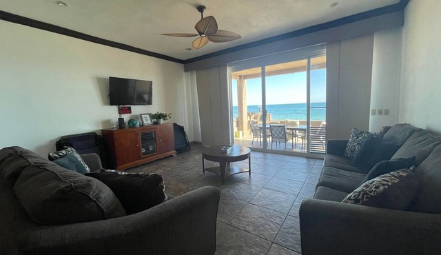Caballo De Mar Beach House - 3 bedroom/3 bathroom house right on the beach