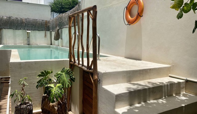 Cancun hotel downtown, private bedrooms with private bathroom, shared pool