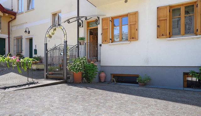 ‘Canyon’ Apartment with Mountain Views, Pet Friendly in Tassullo