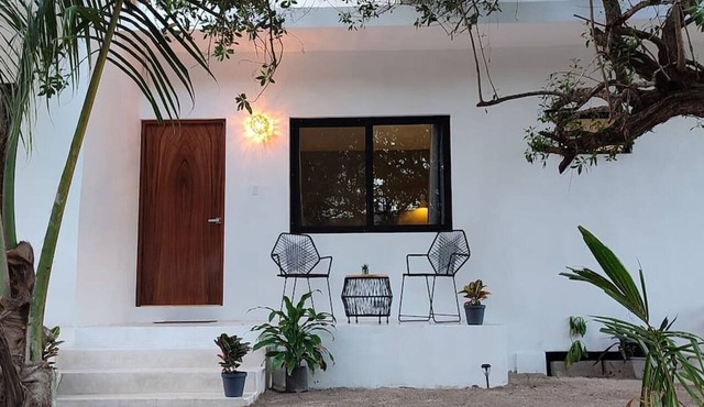 Casa 6 · King Bed · 1 Block to Beach · Starlink