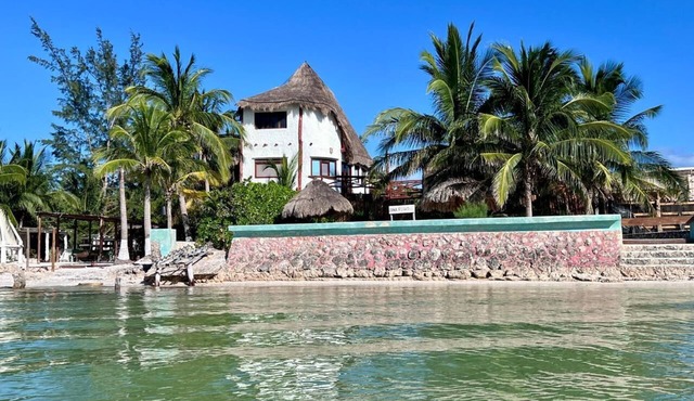 Casa Bambú Holbox beachfront. Private garden 1000 m2