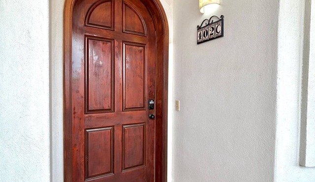 Casa Blanca Beachfront Condominium 402C
