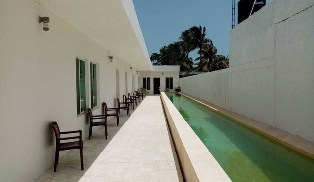 Casa con 5 habitaciones tipo estudio equipadas justo con lo necesario para estar