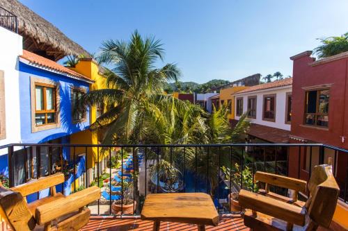 Casa Lotería Sayulita - Family Boutique Hotel with Spacious Full Kitchen Suites, Restaurant, Rooftop Yoga, Pool & Free Parking - 3 min to Beach