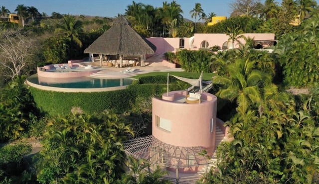 Casa Nautilus | Ocean View Iconic Palapa Staff