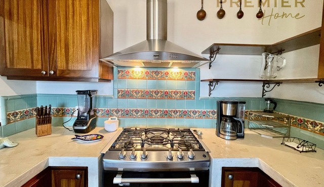 Charming 3-bedroom house with golf cart and Beach Club access.