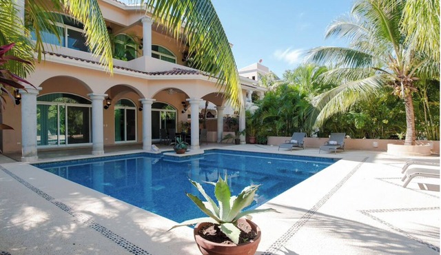 Charming Mexican Colonial 5 Bdrm Villa With A Fantastic Pool, Patio And Garden.