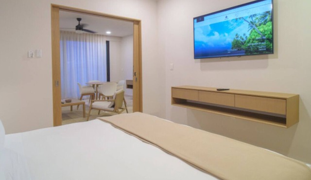 Chic Urban Stay Steps From Quinta Avenida – 4 City View Units w/Pool Access