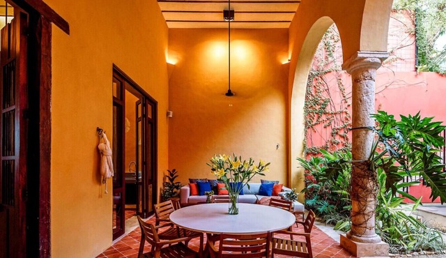Colonial 4BR Gem Downtown +Private Pool+Garden+BBQ